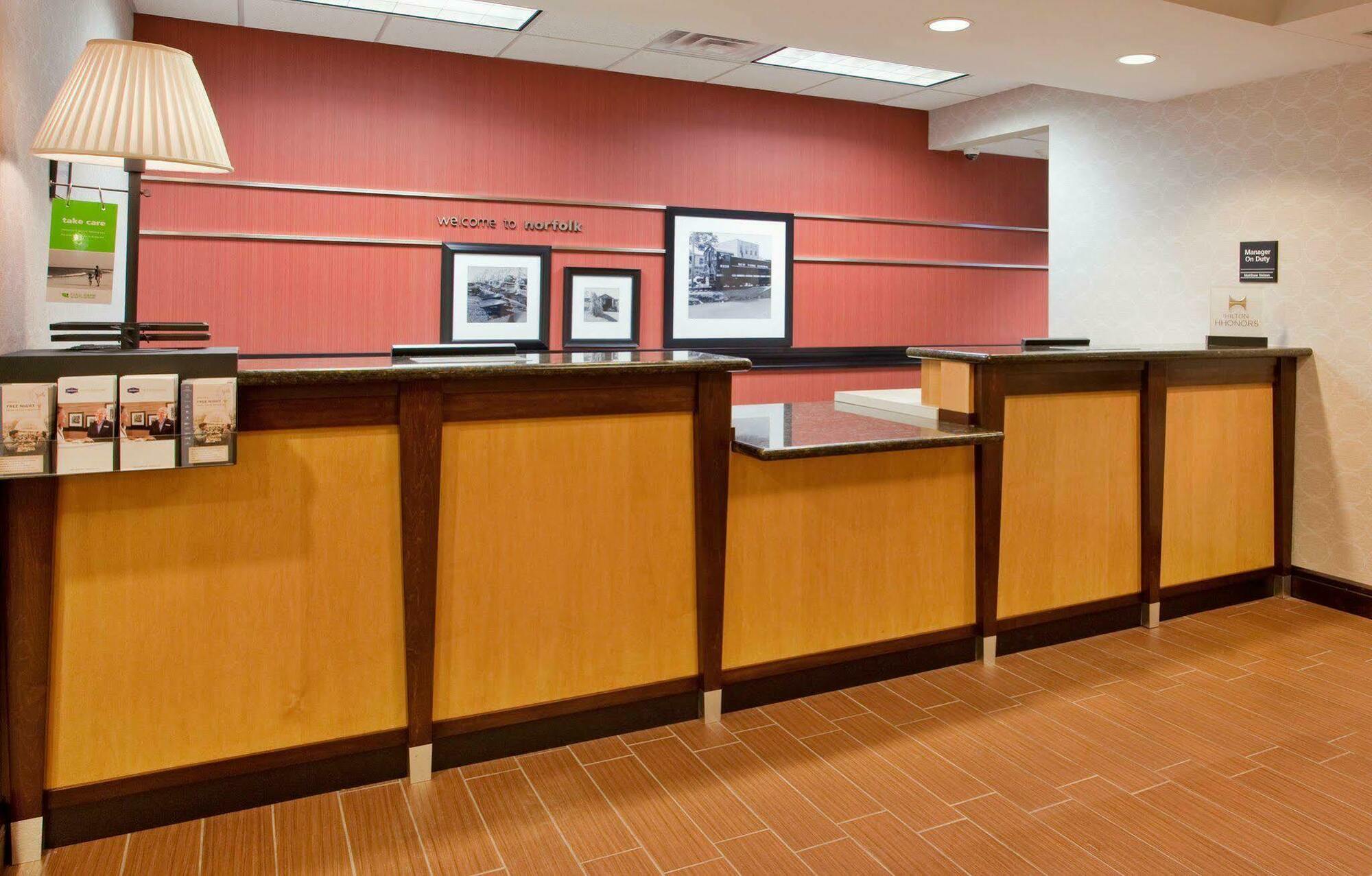Hampton Inn נורפולק מראה חיצוני תמונה